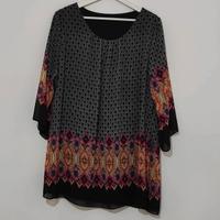 Blusa neta e fantasia 