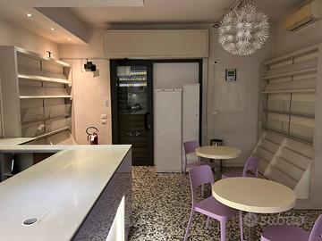 Arredo completo per tabaccheria