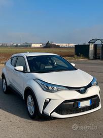 Toyota C-HR 1.8 Hybrid (122 CV)