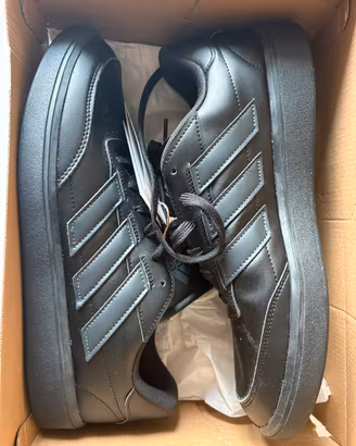 Adidas Sneaker nere