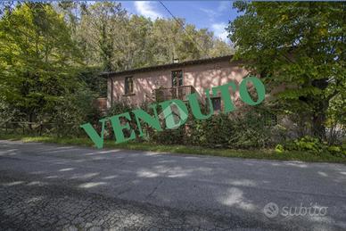 CASA DI CORTE A COLLI SUL VELINO