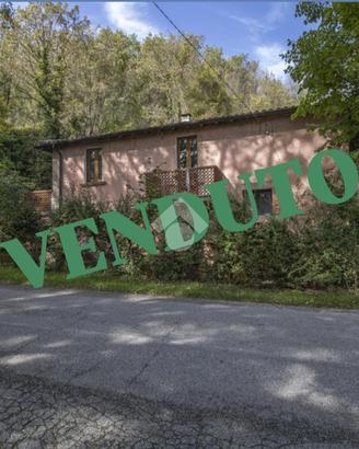 CASA DI CORTE A COLLI SUL VELINO