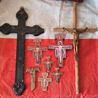 crocefissi primi 900 in vari materiali,si spedizio