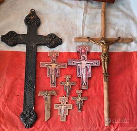 crocefissi primi 900 in vari materiali,si spedizio