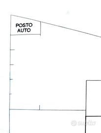 Posto auto coperto in cortile privato