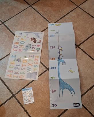 metro da parete Chicco e adesivi animali e numeri