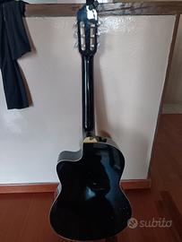 Chitarra classica amplificata