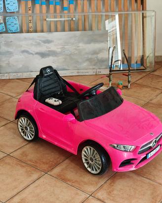 Auto elettrica per bambina. Mercedes fucsia
