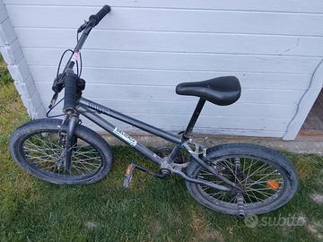 bicicletta BMX 