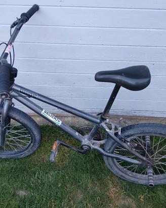 bicicletta BMX 