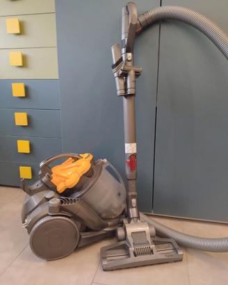 Dyson 230v aspirapolvere modello DC 19. T2