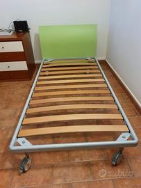 Lettino con rotelle completo di materasso