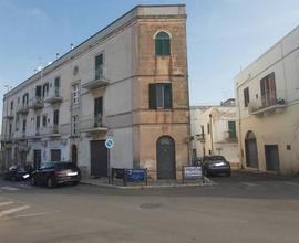 Negozio a Noci, via Aldo Moro 64, 1 locali