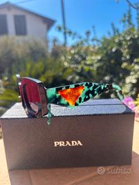 Occiali da sole Prada