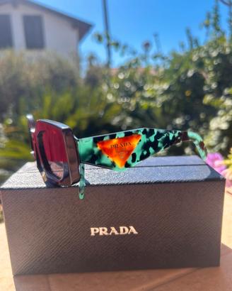 Occiali da sole Prada