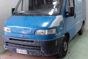 Furgone e tenda mercato 