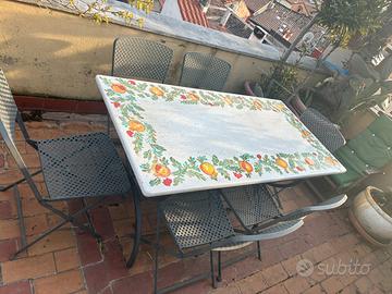 Tavolo da giardino o veranda