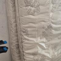 4 materassi singoli e 2 reti pieghevoli