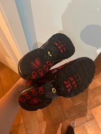 Scarpe nike tn rosse e nereforferescenti con flash