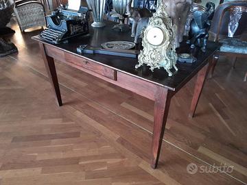 Tavoli Di Legno Di Varie Forme E Dimensioni