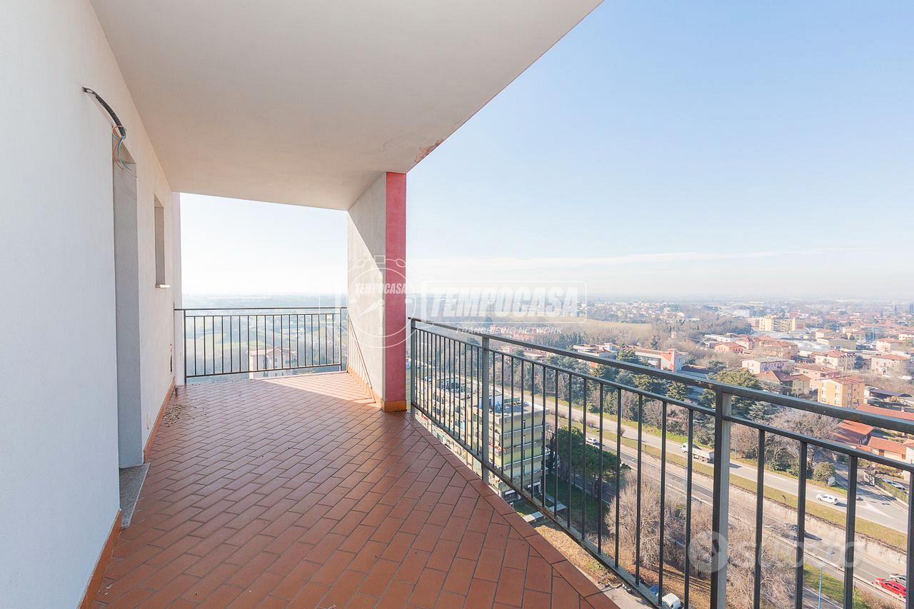 Quadrilocale con terrazzo, vista e posto auto
