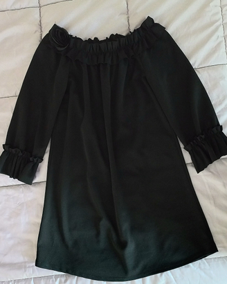 Vestito corto con collo a barca