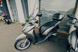 Honda SH 350 - 07/2021 - 37.000 km - Paravento + B