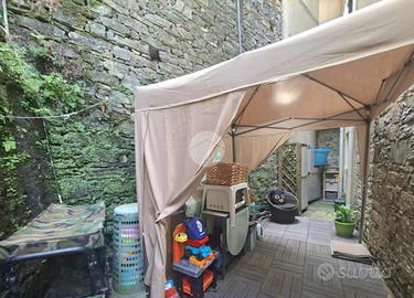 2 LOCALI A CAMOGLI
