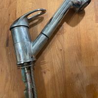 Miscelatore per lavello cucina con doccetta