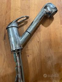 Miscelatore per lavello cucina con doccetta