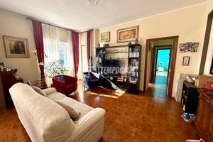 BILOCALE CON BALCONE E CANTINA