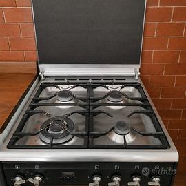 CUCINA SMEG 4 FUOCHI + FORNO VENTILATO – € 220