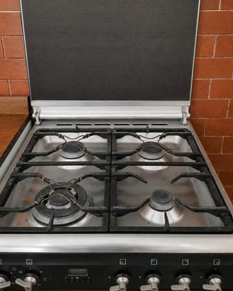 CUCINA SMEG 4 FUOCHI + FORNO VENTILATO – € 220