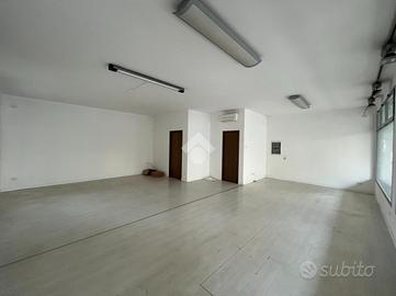 NEGOZIO A SAN MARTINO DI LUPARI