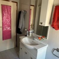 Mobile bagno con 3 ante e 1 cassetto e lavabo