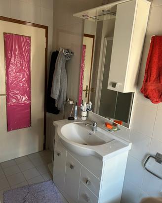 Mobile bagno con 3 ante e 1 cassetto e lavabo