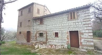 CASALE INDIPENDENTE CON GIARDINO