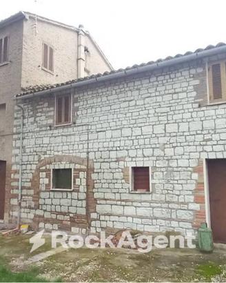 CASALE INDIPENDENTE CON GIARDINO