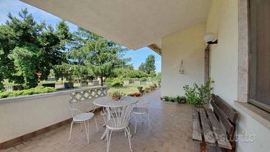 Casa indipendente di 472 m² con più di 5 locali e 