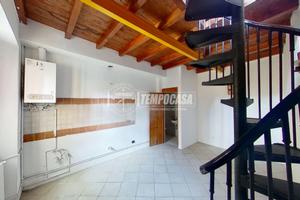 Bilocale indipendente su due livelli con balcone i