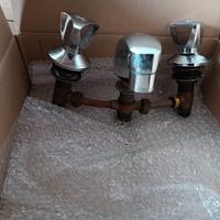 Rubinetto bagno mescolatore acqua calda fredda