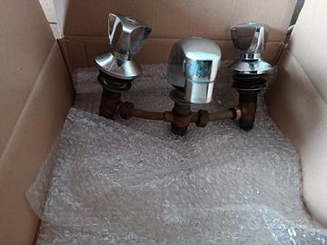 Rubinetto bagno mescolatore acqua calda fredda