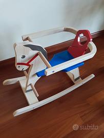 Giocattolo per bambini - cavallo a dondolo