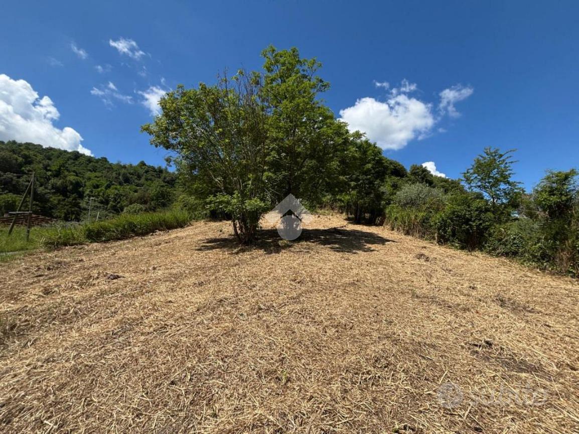 TER. RESIDENZIALE A CASTELNUOVO DI PORTO - Vista 3