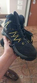 Scarpone nero trekking