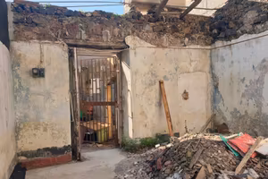 Rudere con giardino borgo-piazza lanza