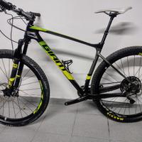 MTB Giant XTC Advanced 29 in carbonio