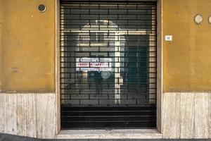 NEGOZIO A PIZZIGHETTONE