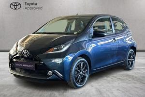 Toyota Aygo 1.0 VVT-i x-play TSS + CERCHI IN LEGA