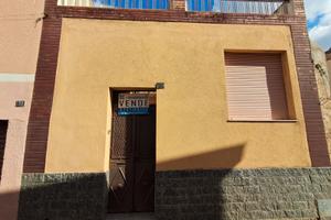 Casa con cortile e ampio terrazzo